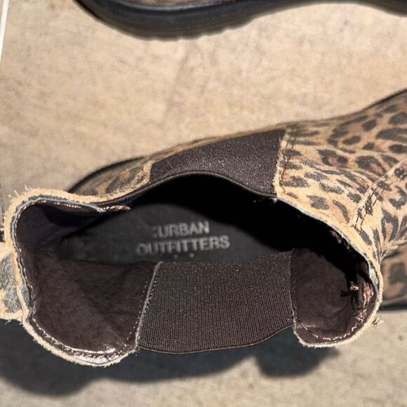 UO Brody Leopard Print Platform Chelsea Boots Lug Sole Brown Black Size 7 - Picture 8 of 8